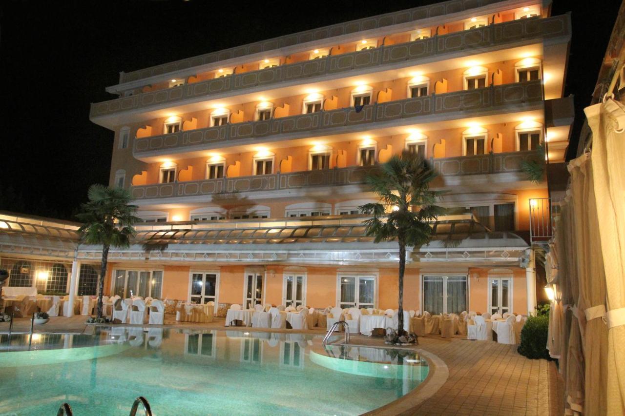Grand Hotel Osman Ristorante Il Danubio Atena Lucana Zewnętrze zdjęcie